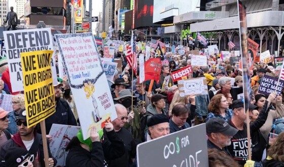 У США пройшли протести проти Трампа: майже сім мільйонів людей вийшли на вулиці