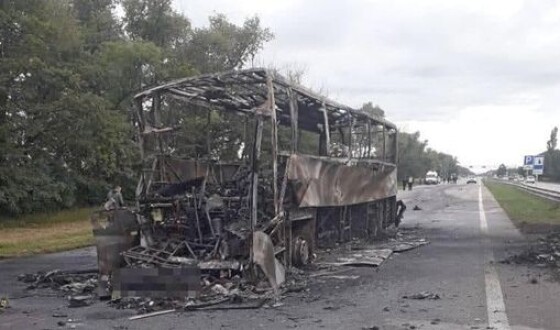 У Польщі знову трагедія з українським автобусом: він повністю згорів, є загиблі