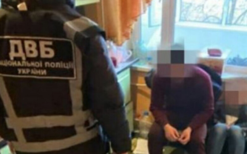 На Дніпропетровщині військовослужбовців затримали на продажі наркотиків