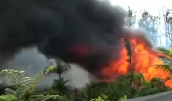 Жители Гавайев спасаются от извержения вулкана