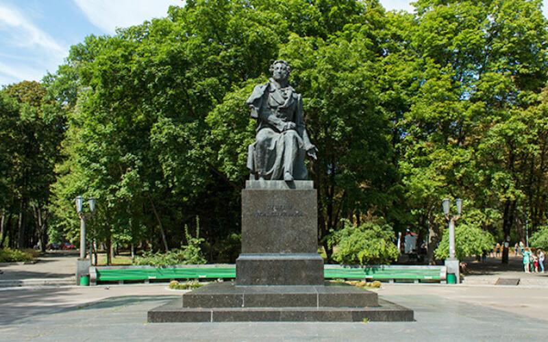 У столиці прибрали пам&#8217;ятник російському поету Пушкіну