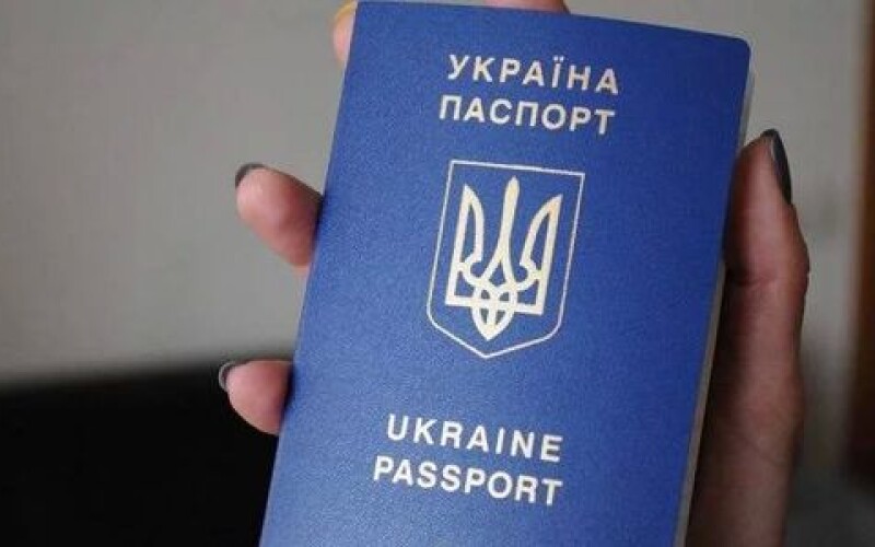 Украина может заработать на паспортах