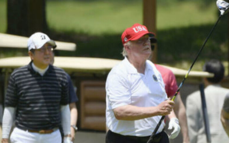 Трамп віддав перевагу гольфу річниці Другої світової війни