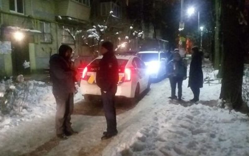 Напавший на девочку в Киеве полицейский арестован