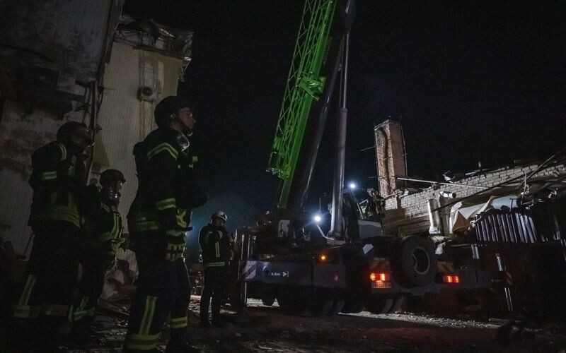 У Краматорську дістали тіла восьми загиблих з-під завалів зруйнованого ракетами кафе