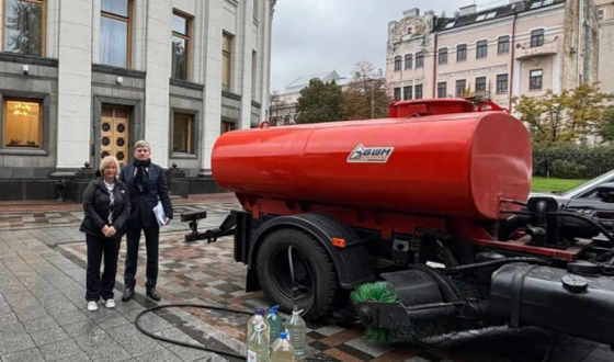 У Верховну Раду через російську атаку підвезли технічну воду, а до Кабміну — біотуалети