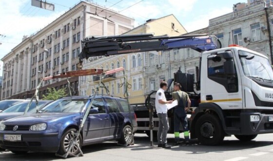 100 гривень за годину: у столиці запровадили плату за паркування авто