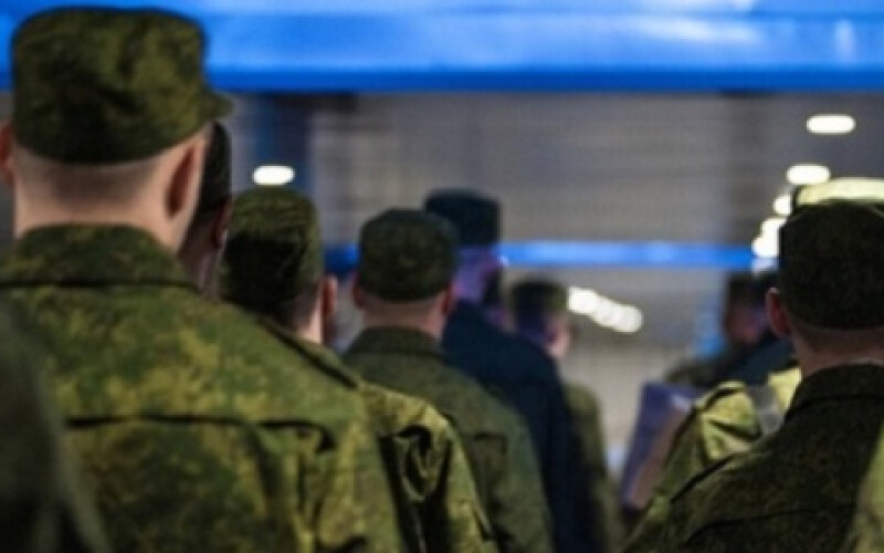 Коронавирус и призыв в армию: что происходит в Украине и России?