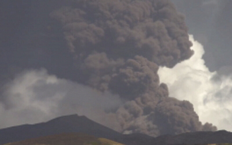 Хмара попелу від виверження вулкана Етна &#8220;накрила&#8221; Сицилію