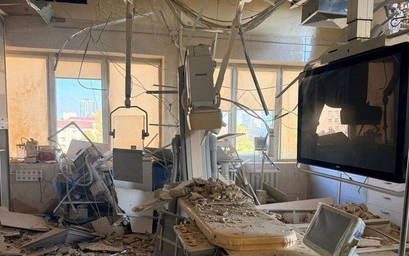Російський дрон пошкодив операційну Інституту кардіології у Києві
