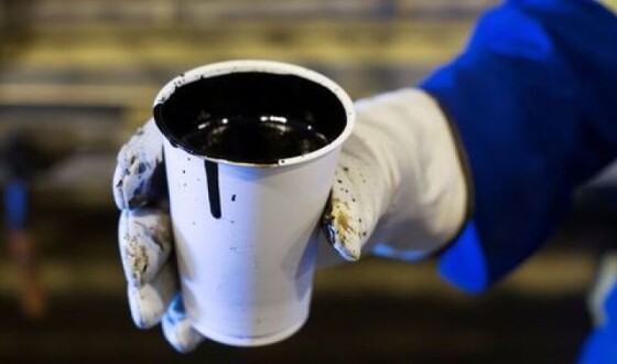 ОПЕК та Росія обговорюють нове скорочення видобутку нафти