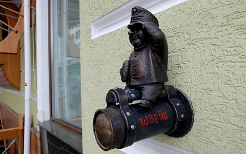 В Одессе похитили мини-скульптуру бравого солдата Швейка