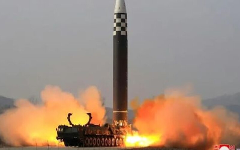 Північна Корея вперше успішно випробувала важку балістичну ракету Hwasong-17