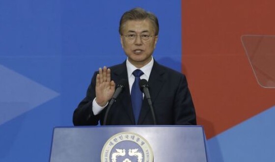 Президент Южной Кореи передал Ким Чен Ыну флешку с планом новой экономики