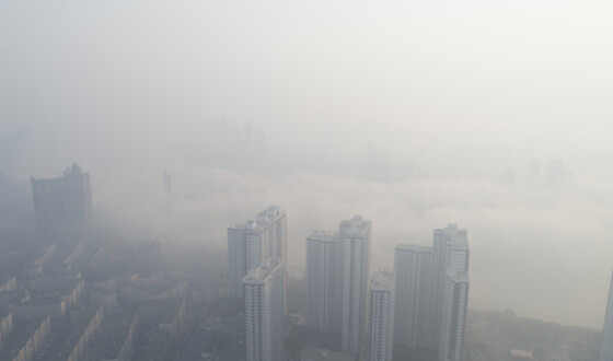 Из-за тумана в Китае возникла пробка в восемь тысяч машин