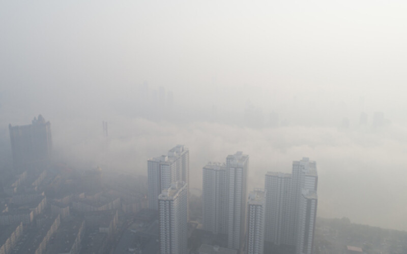 Из-за тумана в Китае возникла пробка в восемь тысяч машин