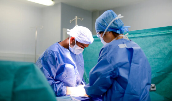 У США лікарі провели операцію з пересадки серця генетично модифікованої свині людині