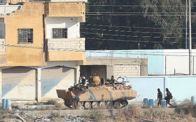 Сирійська армія масово стягує війська та озброєння на північ країни