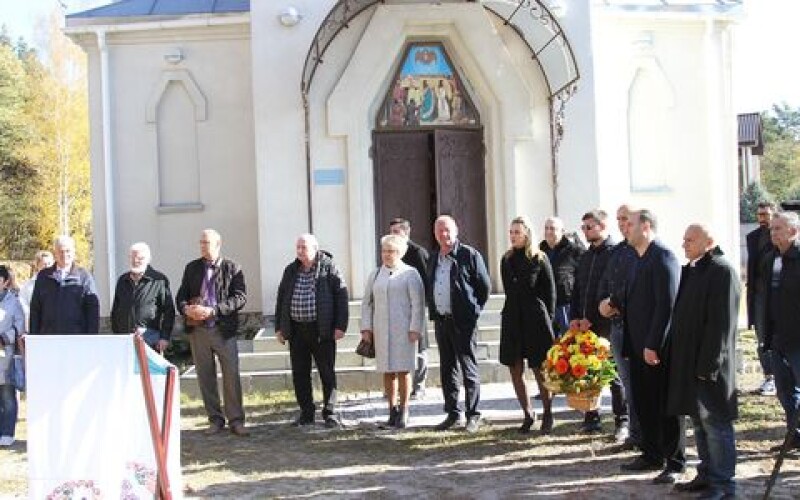 На Київщині відкрили сквер відомого мецената Шарля Азнавура