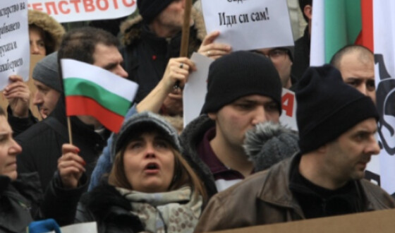 В Болгарии протестующих против отсутствия питьевой воды в Пернике разогнали газом