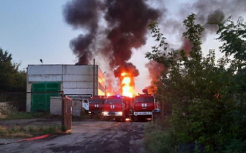 На нафтобазі в Будьонівському районі Донецька сталася пожежа