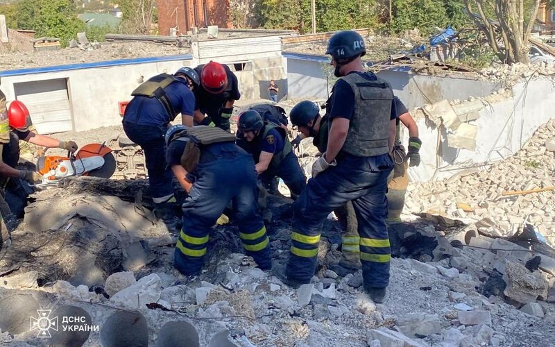 У Кривому Розі закінчено розбір завалів після удару по будівлі поліції