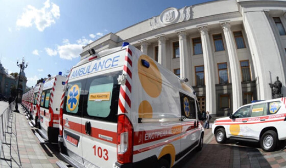 Украинским медикам передали 20 автомобилей &#8220;скорой помощи&#8221;