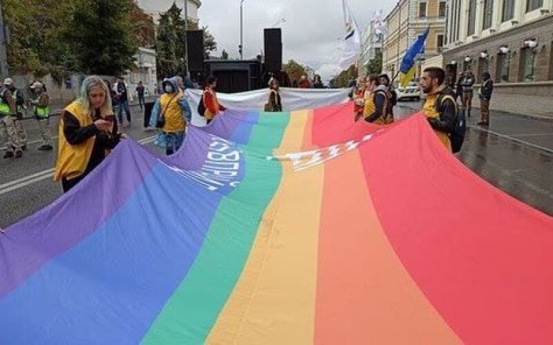 У центрі Києва проходить марш прихильників ЛГБТ