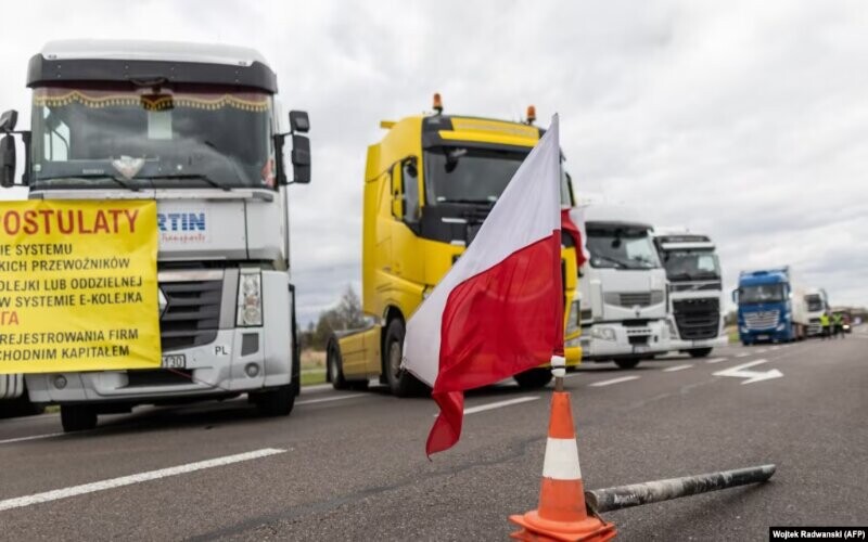 Польський уряд підписав угоду з фермерами для зняття блокади українського кордону