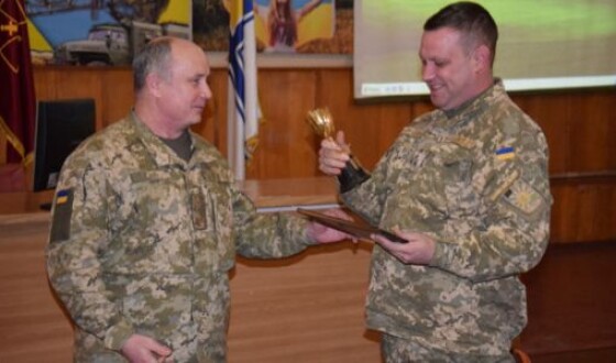 Украинские бойцы получают государственные награды
