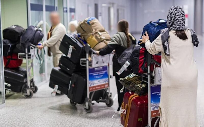 До Німеччини прибула нова група афганців, попри замороження програми прийому