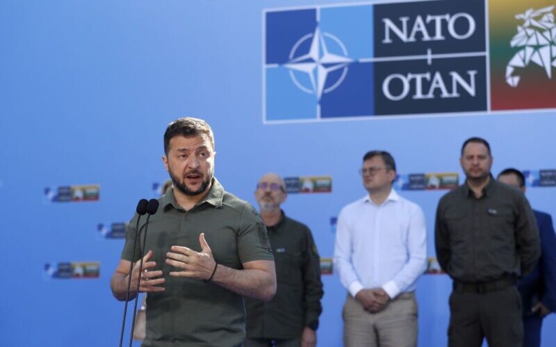 Зеленський розказав, коли Україну запросять до НАТО