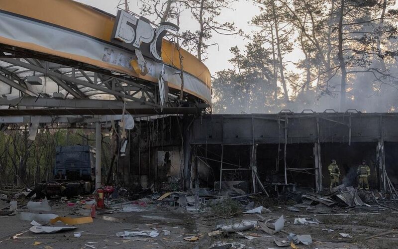 Росіяни знову вдарили по АЗС у Києві