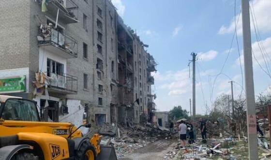 Російські окупанти вдарили ракетою по житловому будинку на Миколаївщині