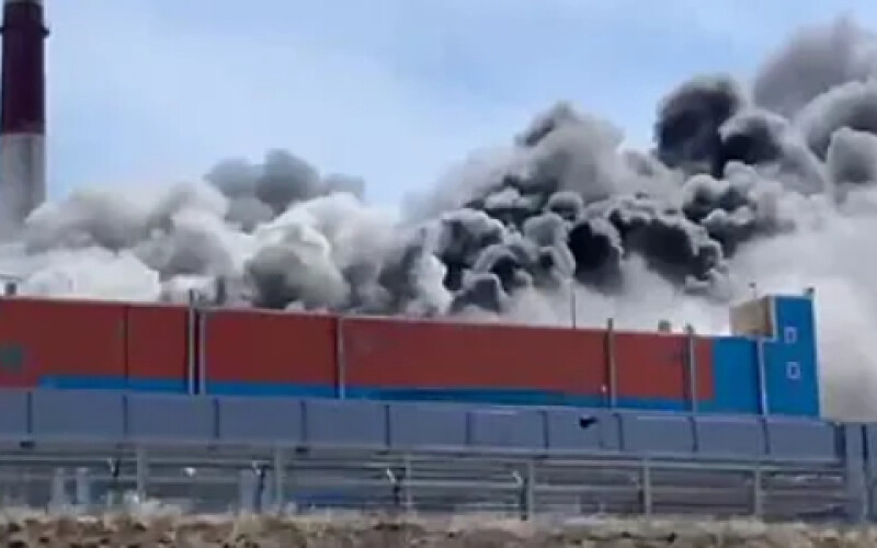 У росії загрожує екологічне лихо через пожежу на Сахалінській електростанції