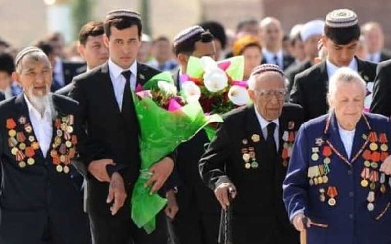У Туркменістані ветеранів змусили здати гроші на подарунки самим собі