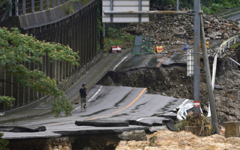 Число жертв повеней в Японії досягло 50, 11 осіб вважаються зниклими безвісти