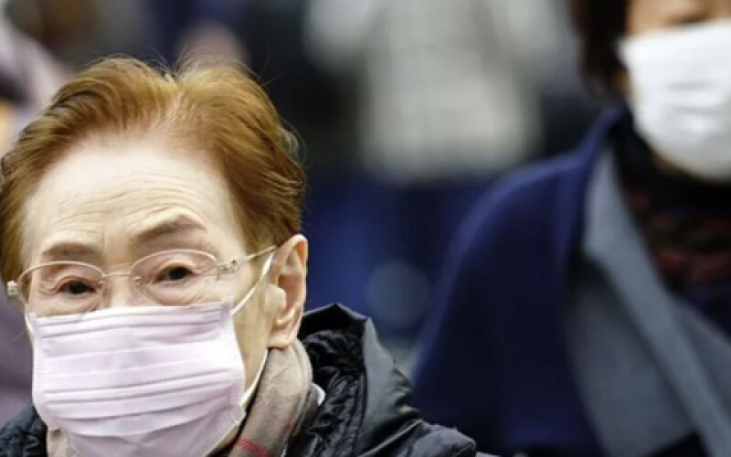 В Китае за сутки от коронавируса не умер ни один человек