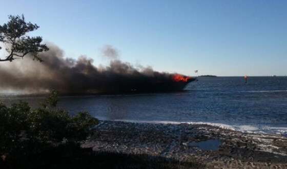 Во Флориде сгорело судно, есть пострадавшие