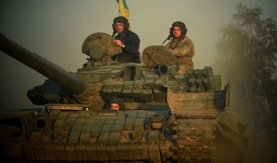 На Донбасі бойовики стягнули на передову танки та важке озброєння