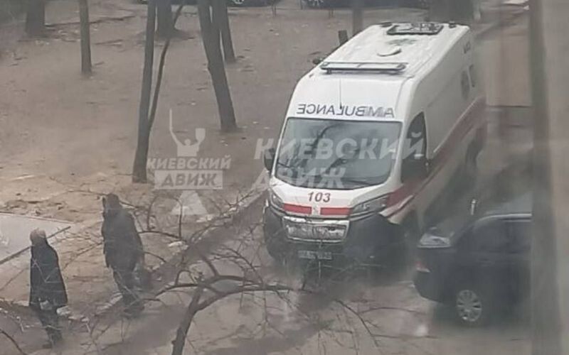 У Києві дівчина випала з вікна багатоповерхівки та загинула