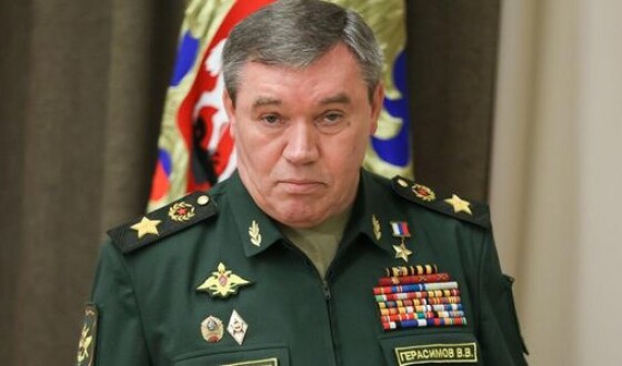Герасимов проінспектував угруповання окупантів у зоні проведення військових дій в Україні