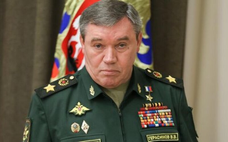 Герасимов проінспектував угруповання окупантів у зоні проведення військових дій в Україні