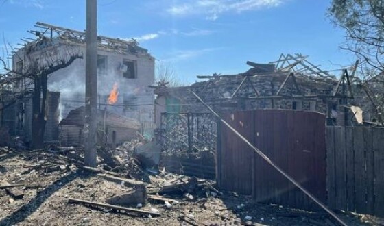 По місту Запоріжжю російські окупанти вдарили ракетою: пошкоджені приватні будинки