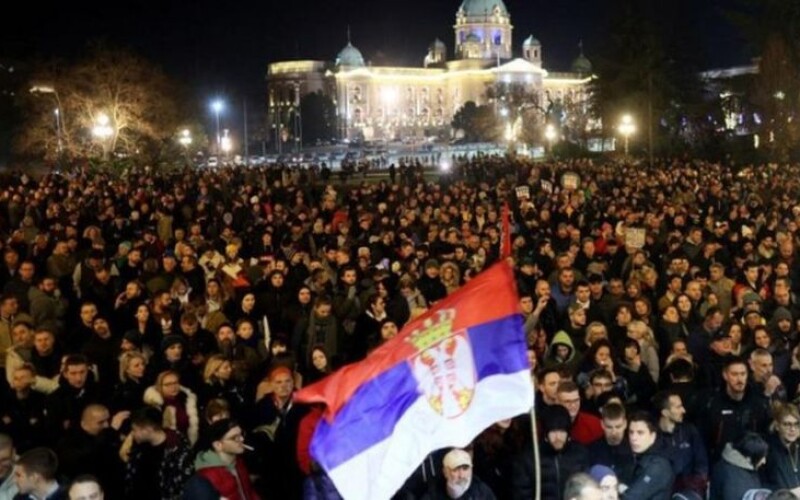 У Белграді поліція застосувала проти протестувальників нелетальну акустичну зброю