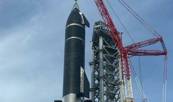 Компанія Ілона Маска завершила складання найбільшої в світі ракети