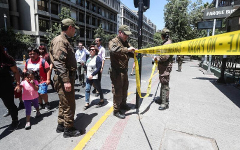 Суд відправив під домашній арешт поліцейського, який застрелив жонглера в Чилі