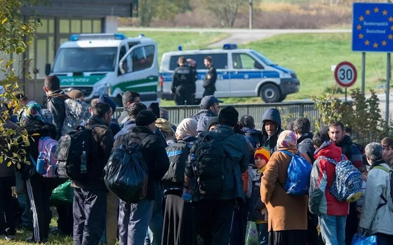 В Австрії біженці навмисно провалюють іспити з німецької, щоб жити на соціальні виплати