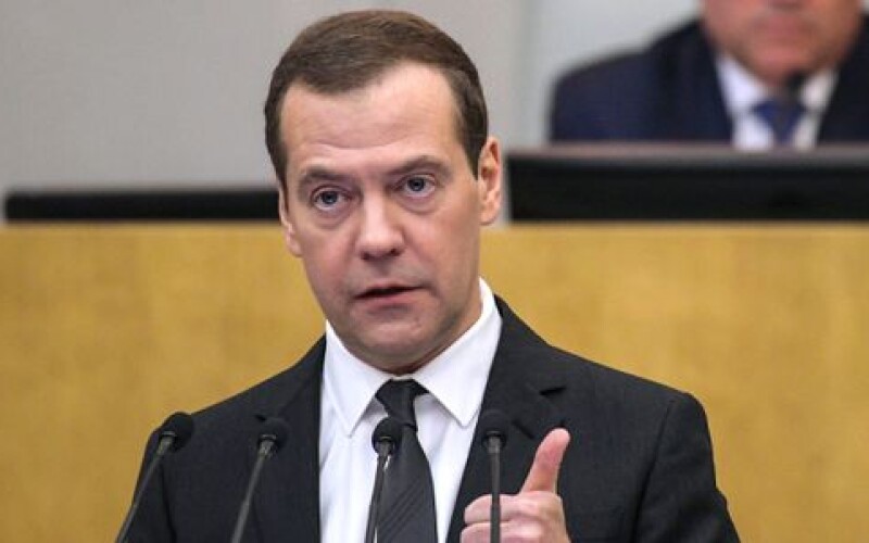 Медведев признал эффективность давления на Россию