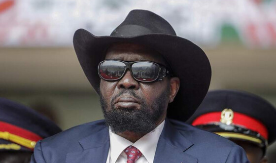 Президент Південного Судану обмочився під час звуків гімну країни